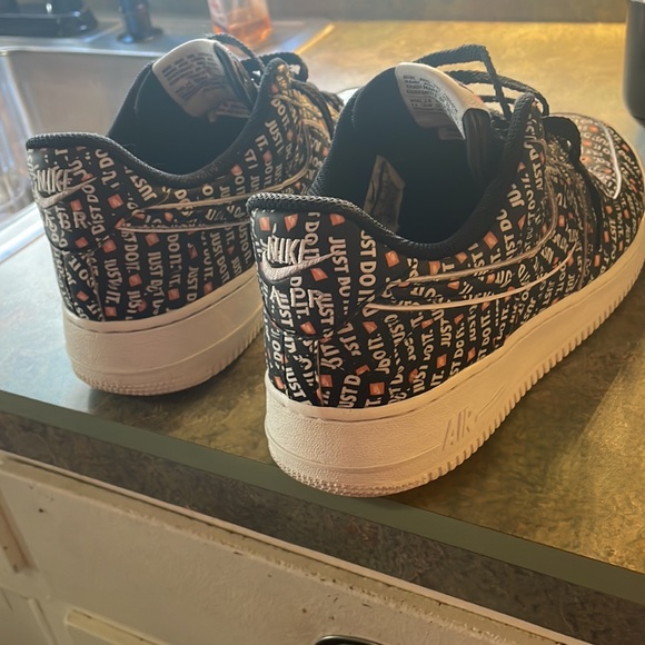 Air Force ones - Picture 4 of 6